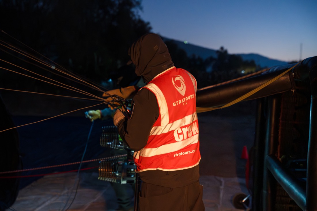 Preparación del vuelo al amanecer